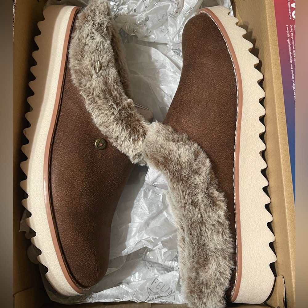 Sketchers mountains kiss winter rock slippers